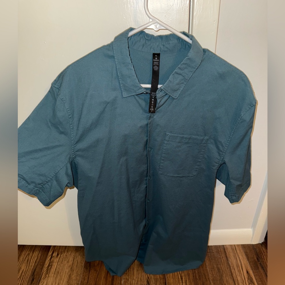 Lululemon XL Short Sleeve Button Down